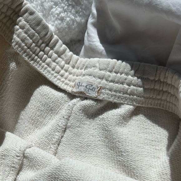 brandy melville new york shorts cream - Picture 2 of 4